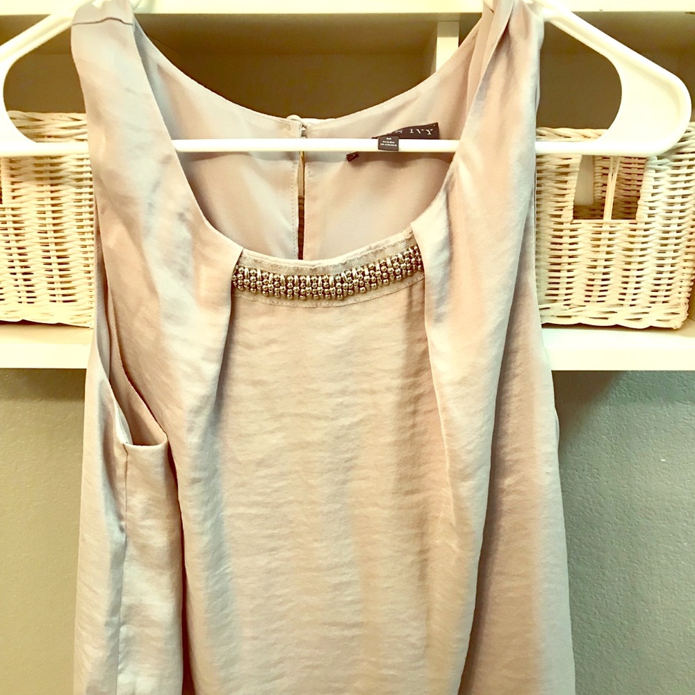 Cute gray holiday top!